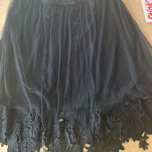 Blk sheer skirt with lace detail